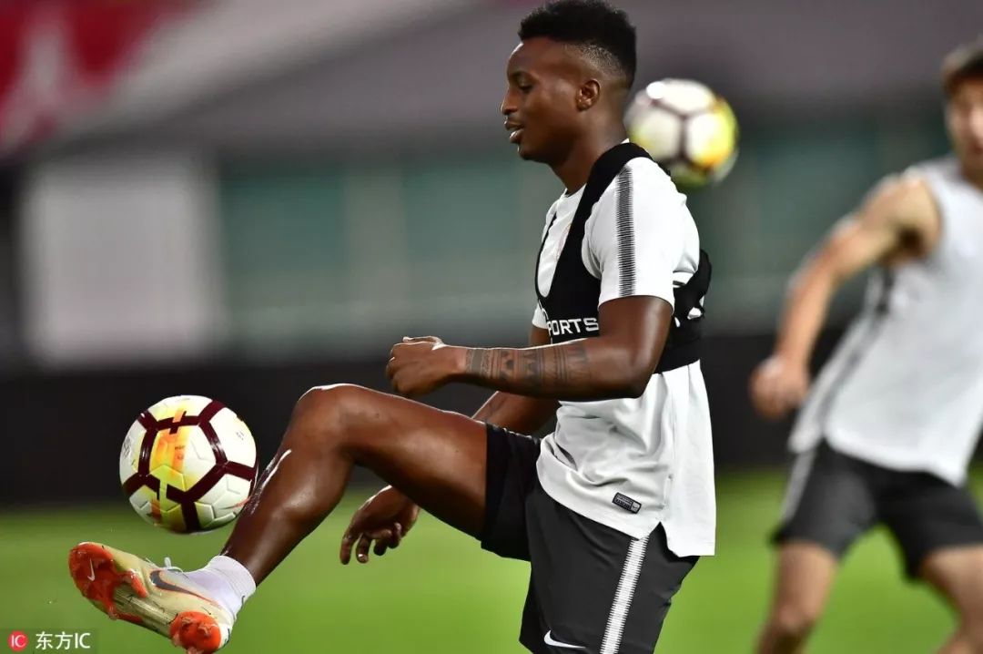 包含今夜体能课后，摩纳哥临场应变备战社区盾，目标明确，球队文化再被提及的词条