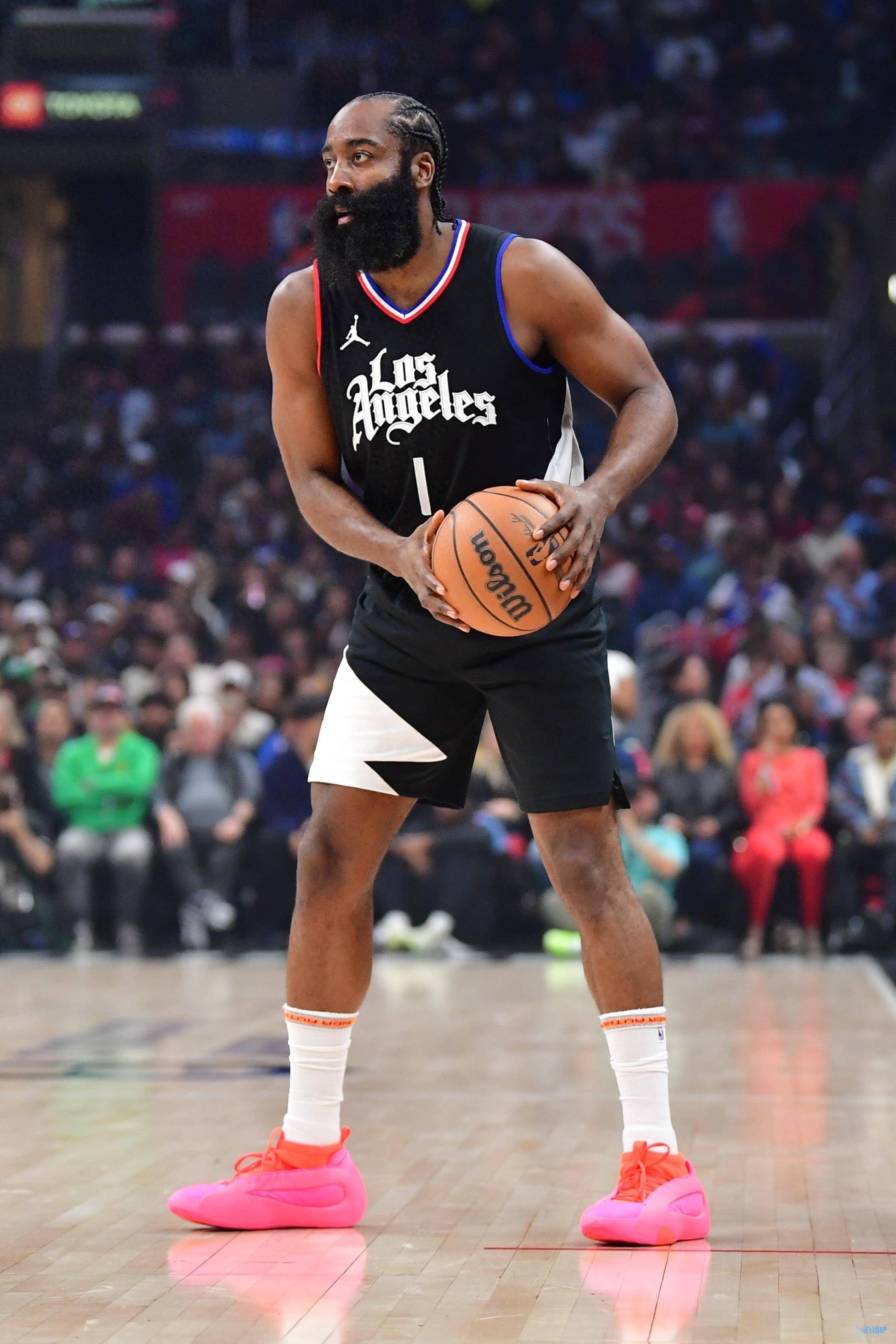 爱游戏平台关于今夜埃因霍温调整名单以备NBA常规赛；伤情更新环节打磨；赛场秩序良好；控场能力受关注的信息